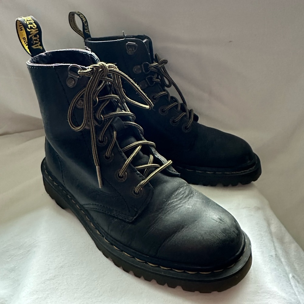 PRE-OWN Dr. Martens “LUANA” Air Wair Black Leather Moto Boots; Size US 6 (EU 37)